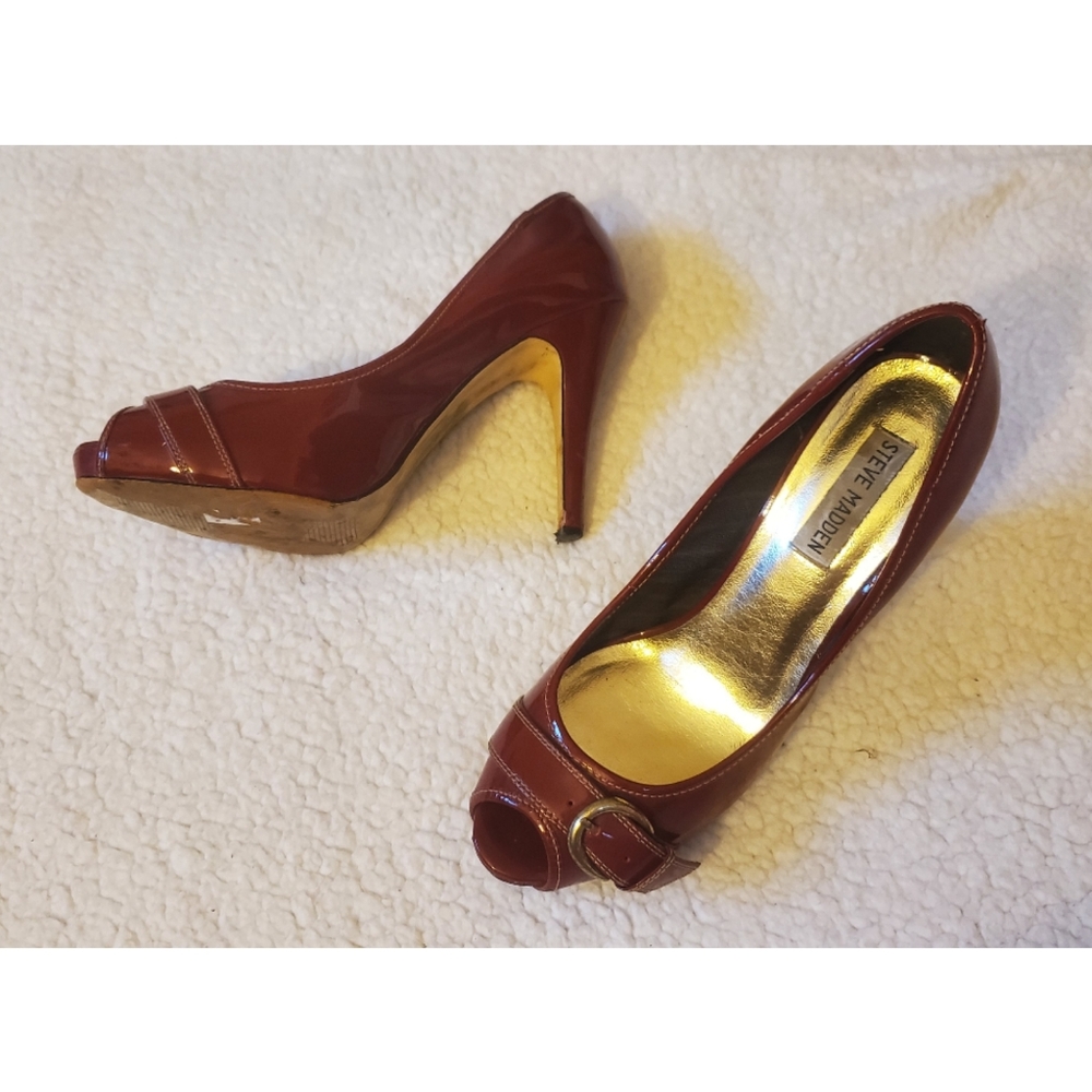 Steve Madden Lezlie Leather Upper Peep Toe Heels